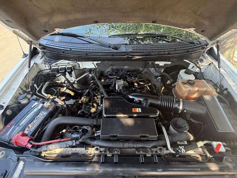 Ford F-150 Vehicle Full-screen Gallery Image 15