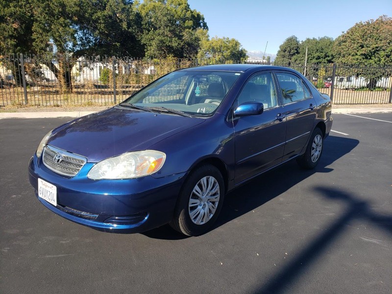 Toyota Corolla Vehicle Full-screen Gallery Image 01