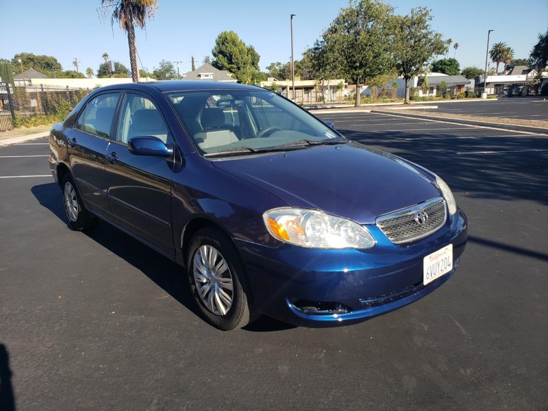 Toyota Corolla Vehicle Full-screen Gallery Image 03