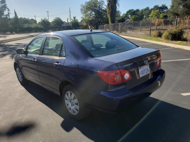 Toyota Corolla Vehicle Full-screen Gallery Image 05