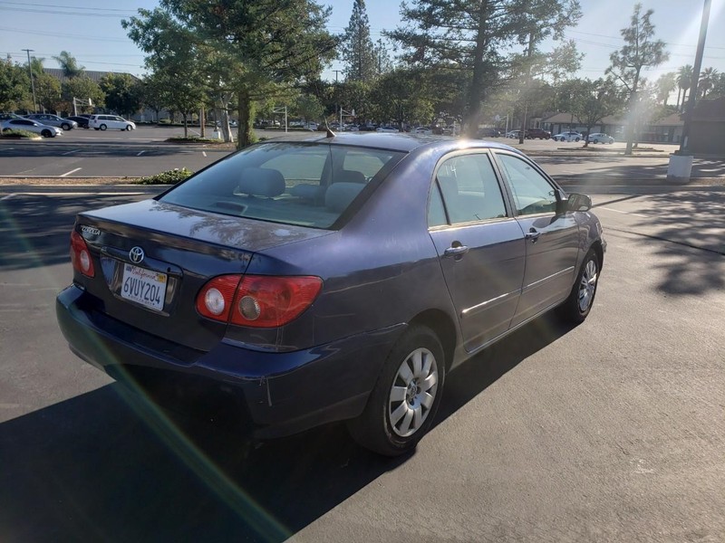 Toyota Corolla Vehicle Full-screen Gallery Image 07