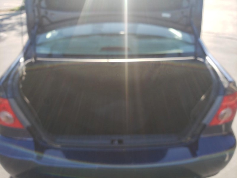 Toyota Corolla Vehicle Full-screen Gallery Image 12