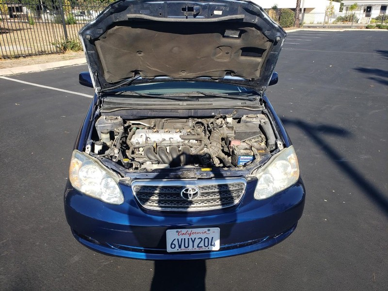 Toyota Corolla Vehicle Full-screen Gallery Image 15