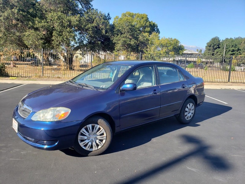 Toyota Corolla Vehicle Full-screen Gallery Image 16