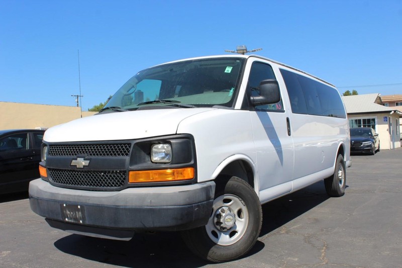 Chevrolet Express Passenger Vehicle Full-screen Gallery Image 03