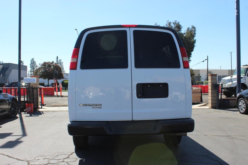 Chevrolet Express Passenger Vehicle Full-screen Gallery Image 07