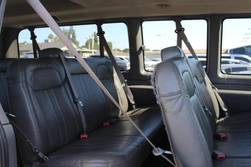 Chevrolet Express Passenger Vehicle Full-screen Gallery Image 11