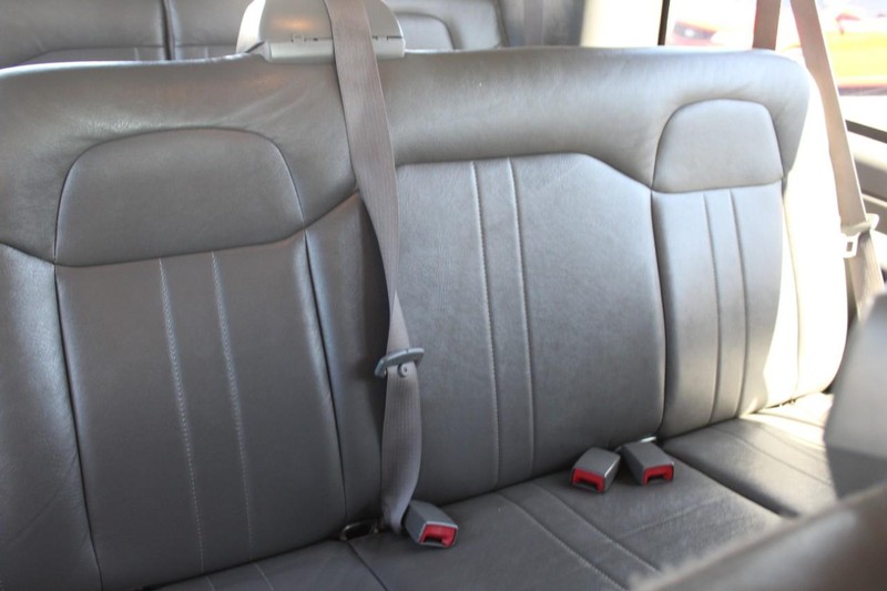 Chevrolet Express Passenger Vehicle Full-screen Gallery Image 13