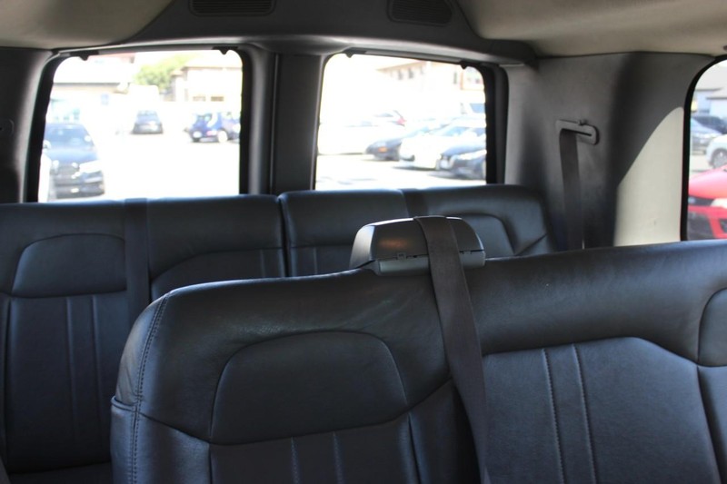 Chevrolet Express Passenger Vehicle Full-screen Gallery Image 14