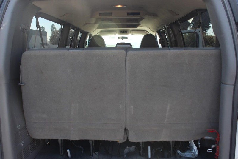 Chevrolet Express Passenger Vehicle Full-screen Gallery Image 15