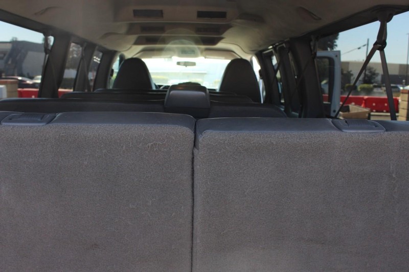 Chevrolet Express Passenger Vehicle Full-screen Gallery Image 16