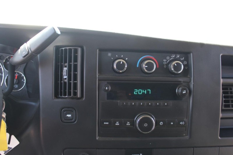 Chevrolet Express Passenger Vehicle Full-screen Gallery Image 19