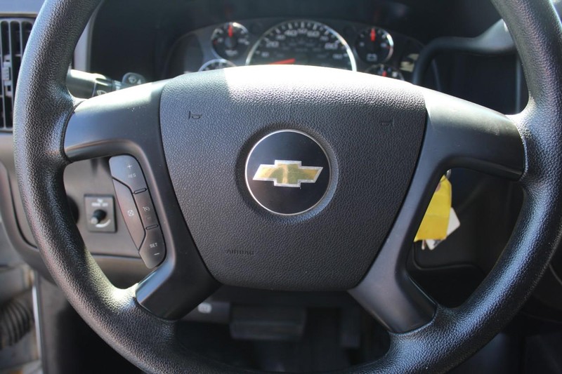 Chevrolet Express Passenger Vehicle Full-screen Gallery Image 20