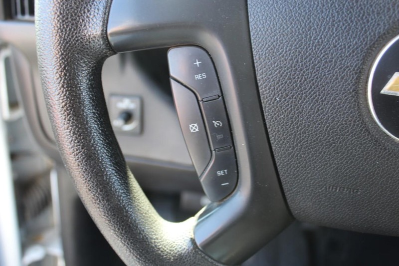 Chevrolet Express Passenger Vehicle Full-screen Gallery Image 21