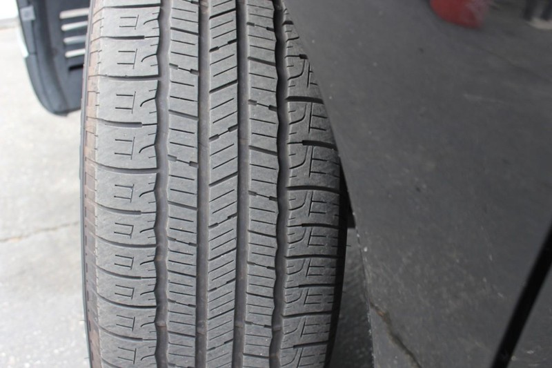 Lexus RX 350 Vehicle Full-screen Gallery Image 03