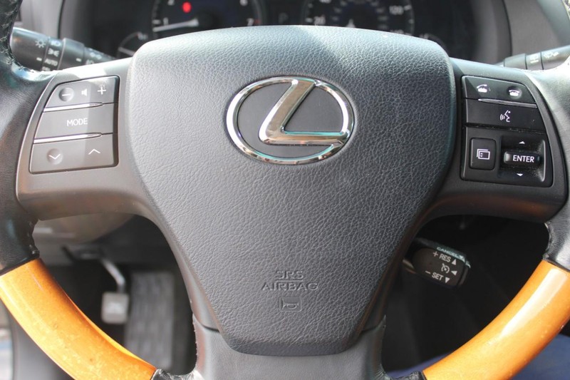 Lexus RX 350 Vehicle Full-screen Gallery Image 13