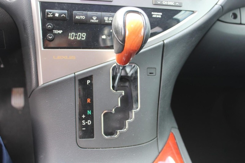 Lexus RX 350 Vehicle Full-screen Gallery Image 17