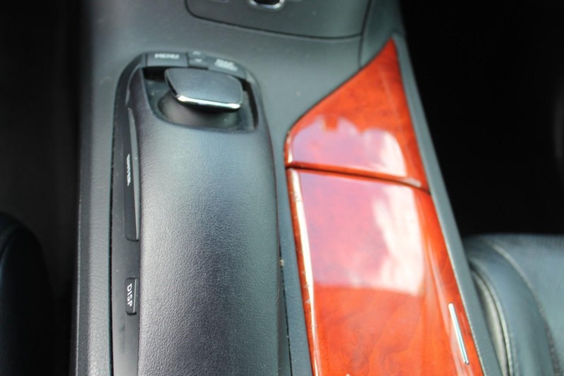 Lexus RX 350 Vehicle Full-screen Gallery Image 18