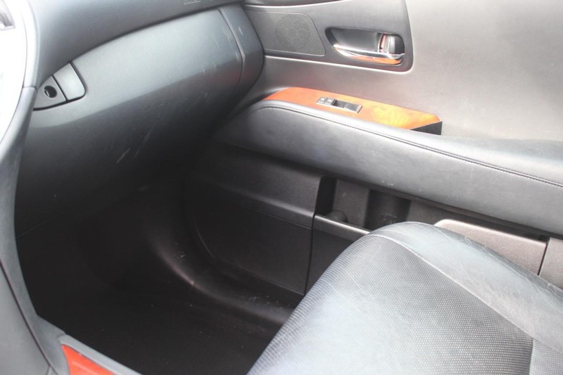 Lexus RX 350 Vehicle Full-screen Gallery Image 23