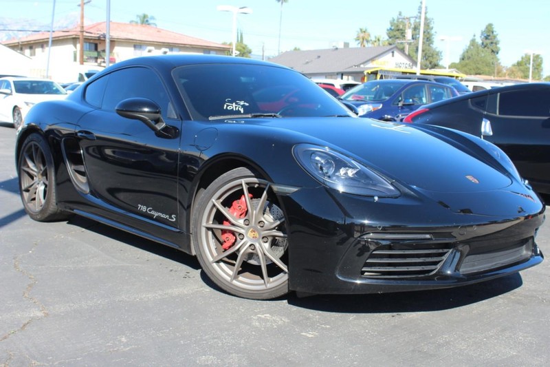 Porsche 718 Cayman Vehicle Full-screen Gallery Image 02