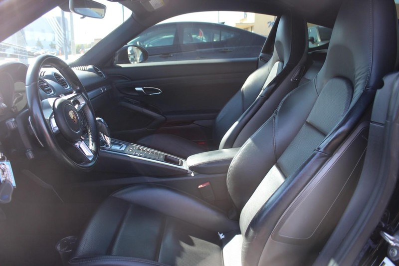 Porsche 718 Cayman Vehicle Full-screen Gallery Image 05