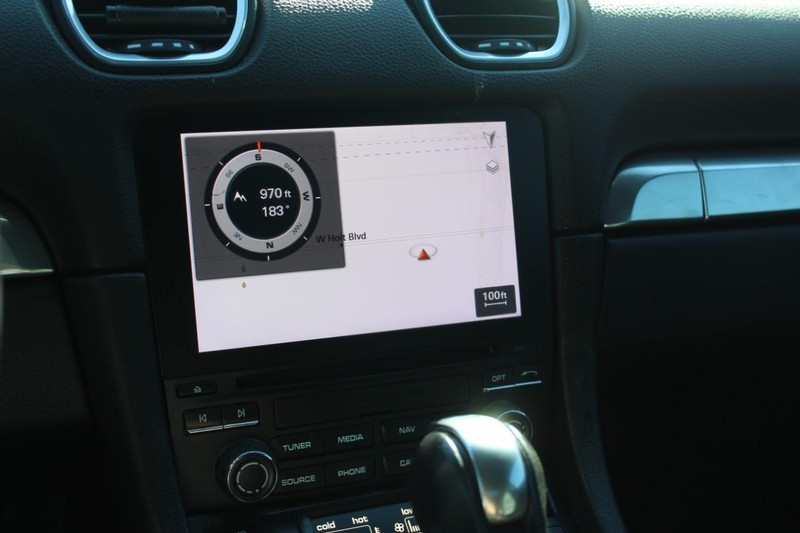 Porsche 718 Cayman Vehicle Full-screen Gallery Image 08