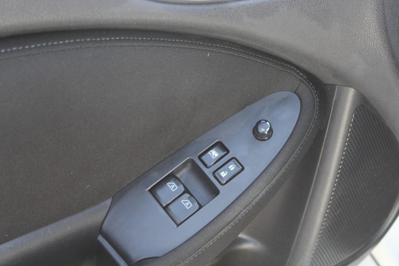 Nissan 370Z Vehicle Full-screen Gallery Image 15