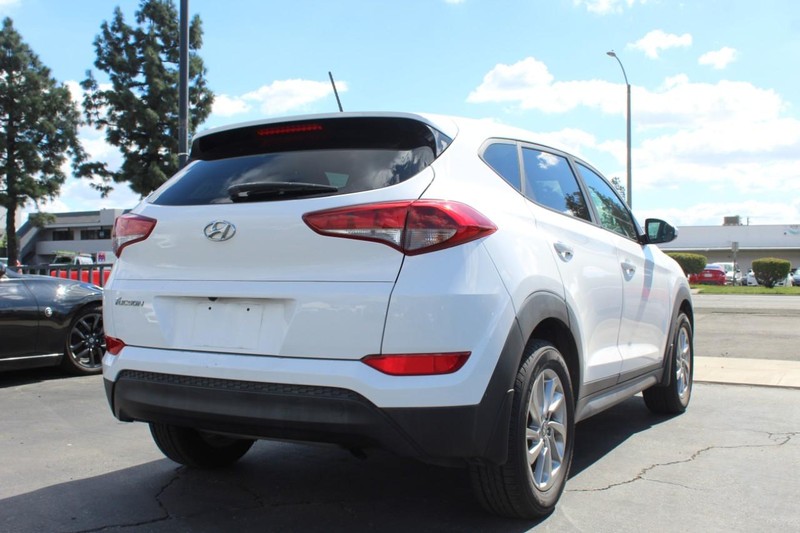 Hyundai Tucson Vehicle Full-screen Gallery Image 03