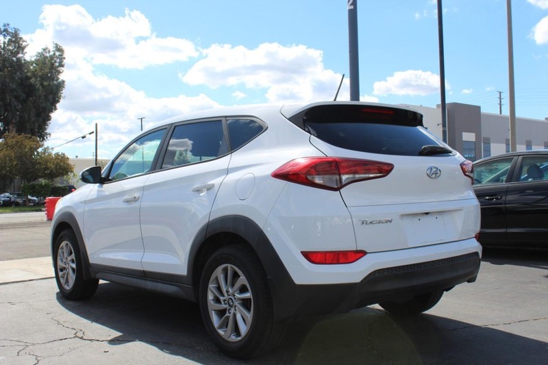 Hyundai Tucson Vehicle Full-screen Gallery Image 04