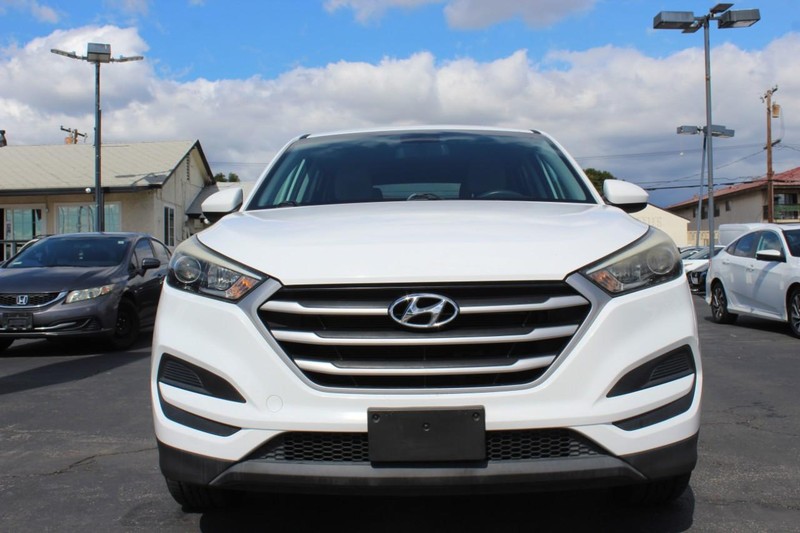 Hyundai Tucson Vehicle Full-screen Gallery Image 05