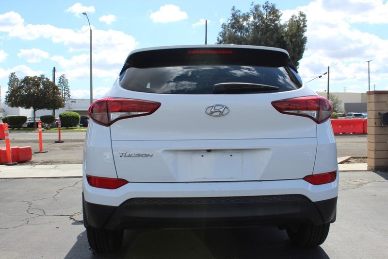 Hyundai Tucson Vehicle Full-screen Gallery Image 06