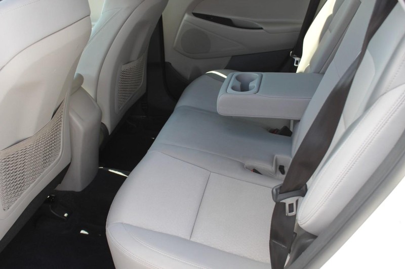 Hyundai Tucson Vehicle Full-screen Gallery Image 11