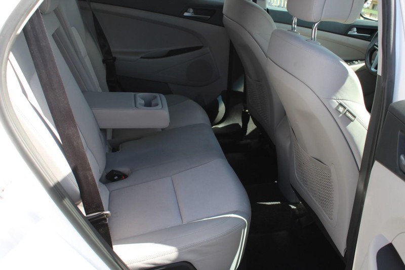 Hyundai Tucson Vehicle Full-screen Gallery Image 12