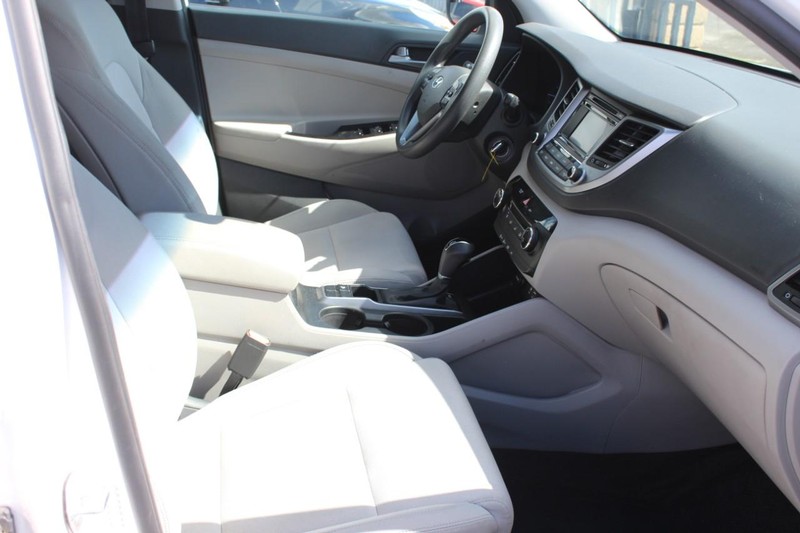 Hyundai Tucson Vehicle Full-screen Gallery Image 13