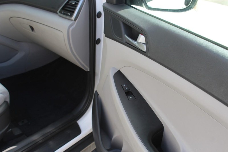 Hyundai Tucson Vehicle Full-screen Gallery Image 15