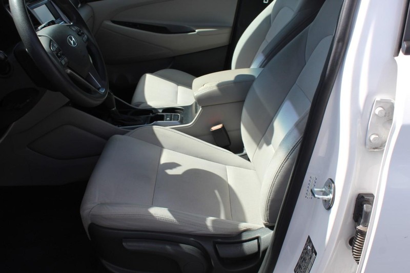 Hyundai Tucson Vehicle Full-screen Gallery Image 17