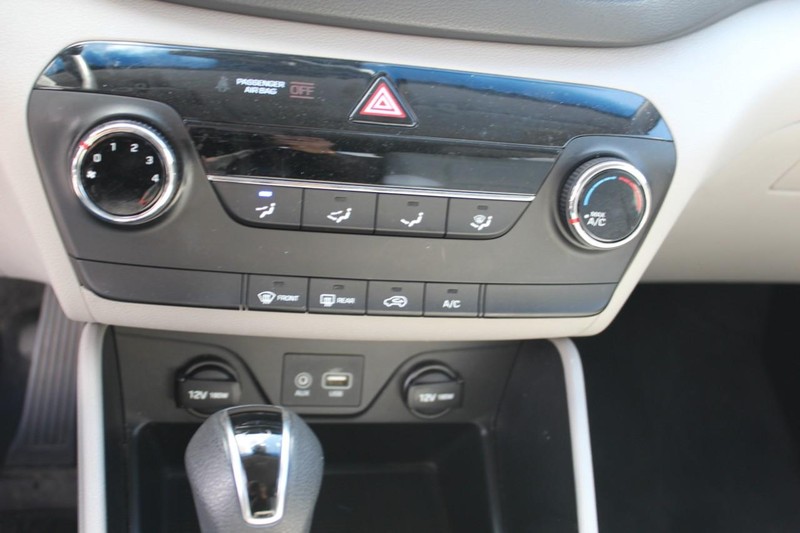 Hyundai Tucson Vehicle Full-screen Gallery Image 24