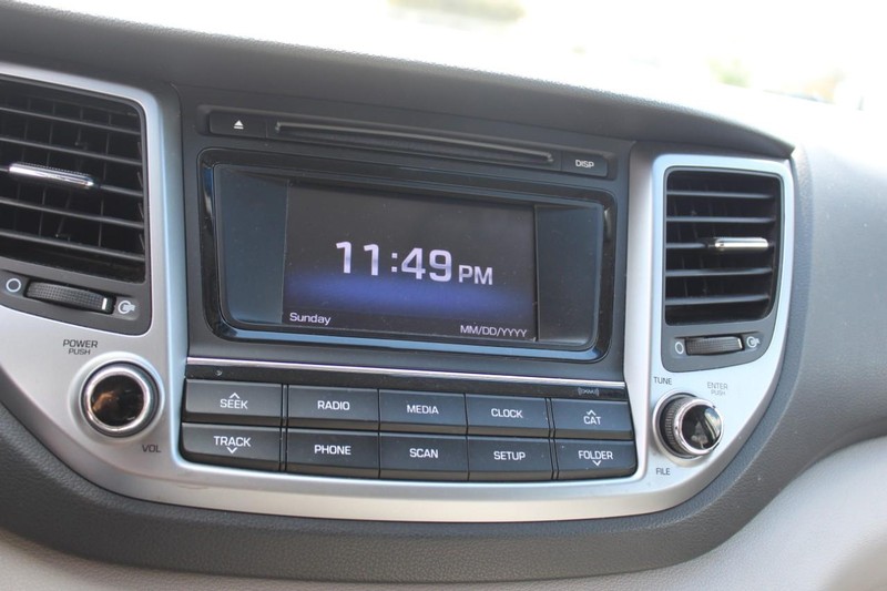 Hyundai Tucson Vehicle Full-screen Gallery Image 25