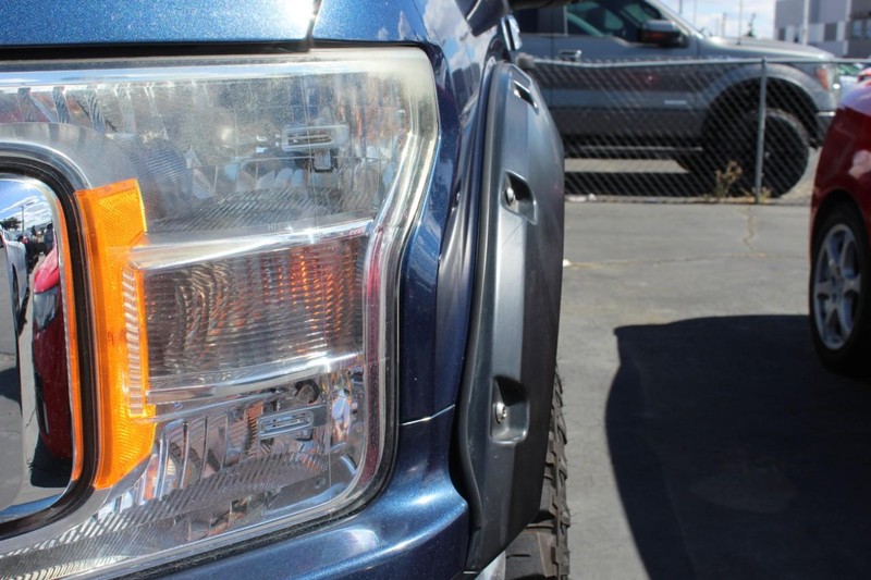 Ford F-150 Vehicle Full-screen Gallery Image 08