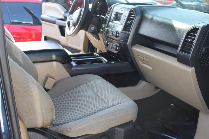 Ford F-150 Vehicle Full-screen Gallery Image 16