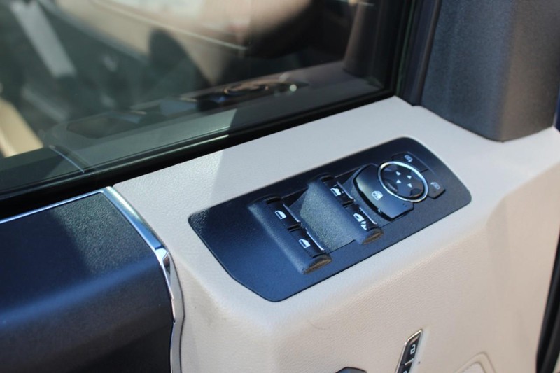 Ford F-150 Vehicle Full-screen Gallery Image 19