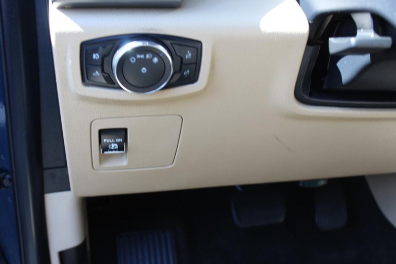 Ford F-150 Vehicle Full-screen Gallery Image 21