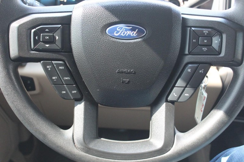 Ford F-150 Vehicle Full-screen Gallery Image 23