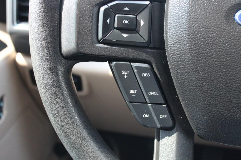 Ford F-150 Vehicle Full-screen Gallery Image 25