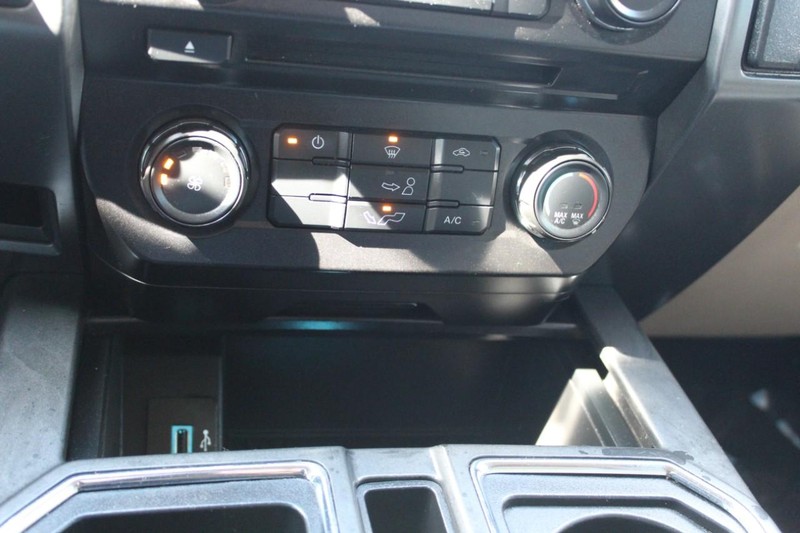 Ford F-150 Vehicle Full-screen Gallery Image 26