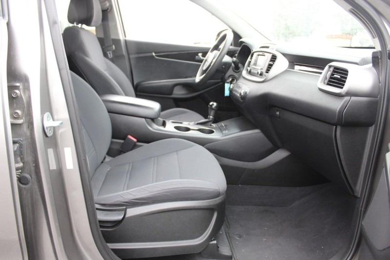 Kia Sorento Vehicle Full-screen Gallery Image 08