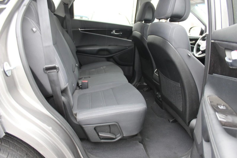 Kia Sorento Vehicle Full-screen Gallery Image 10