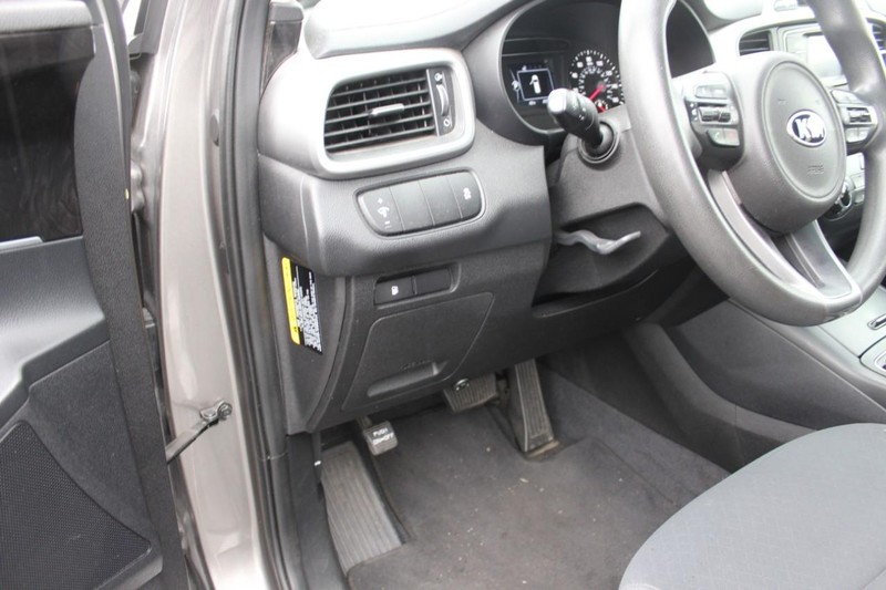 Kia Sorento Vehicle Full-screen Gallery Image 13