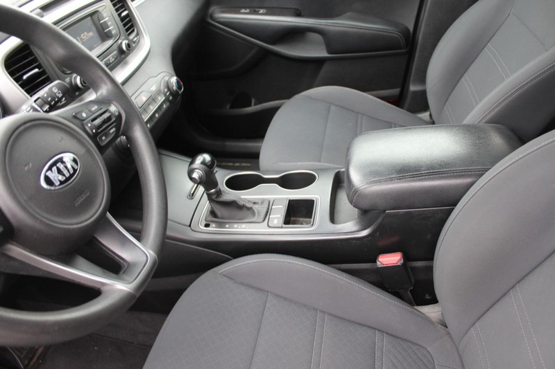 Kia Sorento Vehicle Full-screen Gallery Image 14