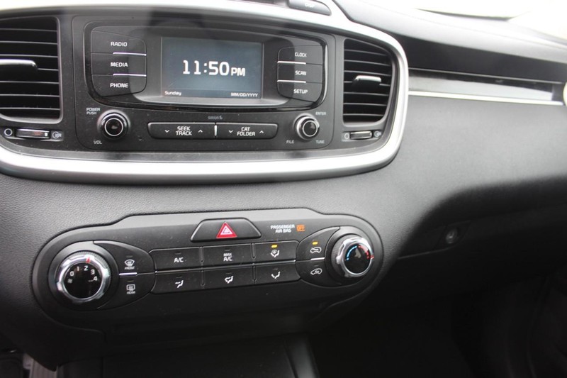 Kia Sorento Vehicle Full-screen Gallery Image 15